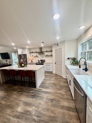 77 Oakwood Ave, Summertown, TN 38483