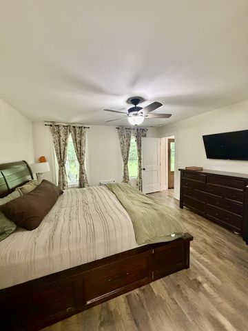 77 Oakwood Ave, Summertown, TN 38483
