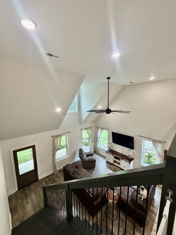 77 Oakwood Ave, Summertown, TN 38483