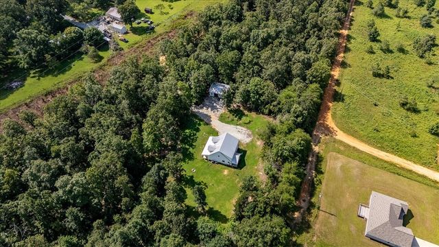 77 Oakwood Ave, Summertown, TN 38483