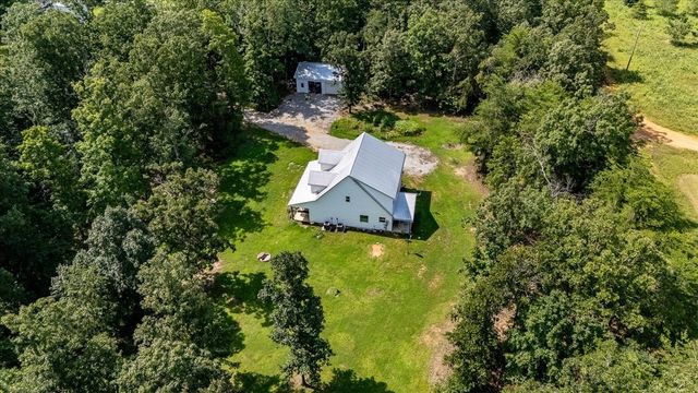 77 Oakwood Ave, Summertown, TN 38483