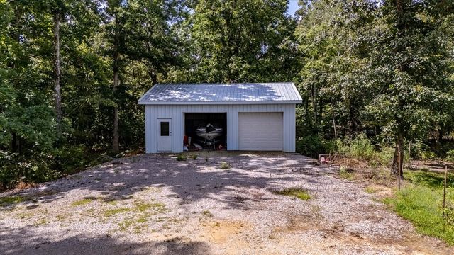 77 Oakwood Ave, Summertown, TN 38483