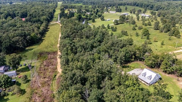 77 Oakwood Ave, Summertown, TN 38483