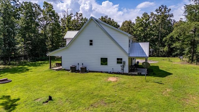 77 Oakwood Ave, Summertown, TN 38483