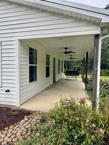 77 Oakwood Ave, Summertown, TN 38483