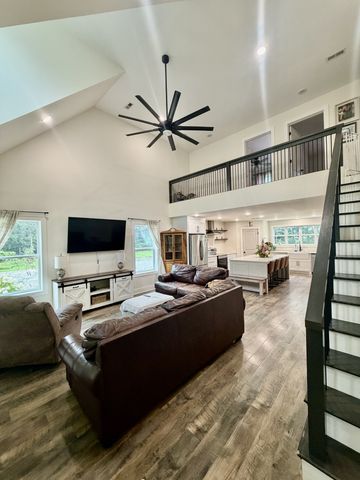 77 Oakwood Ave, Summertown, TN 38483
