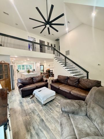 77 Oakwood Ave, Summertown, TN 38483