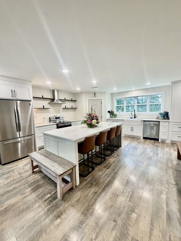 77 Oakwood Ave, Summertown, TN 38483