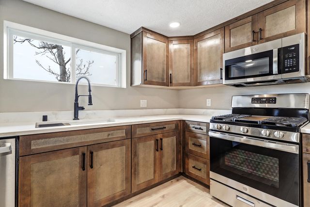 1008 Paz Del Valle Court NW, Albuquerque, NM 87114