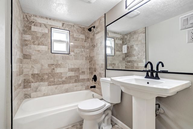 1008 Paz Del Valle Court NW, Albuquerque, NM 87114