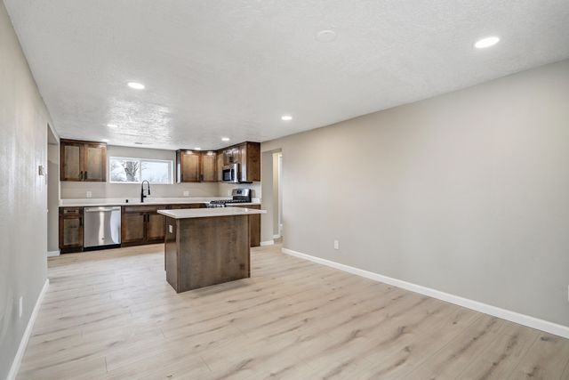 1008 Paz Del Valle Court NW, Albuquerque, NM 87114