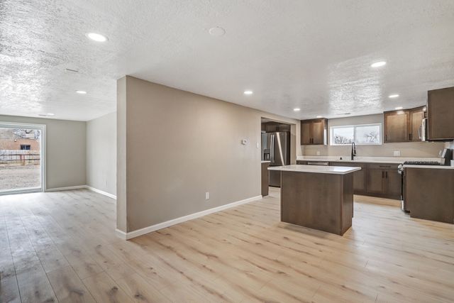 1008 Paz Del Valle Court NW, Albuquerque, NM 87114