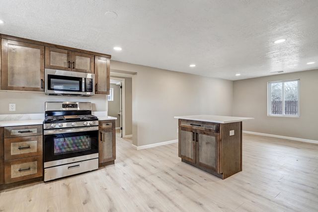 1008 Paz Del Valle Court NW, Albuquerque, NM 87114