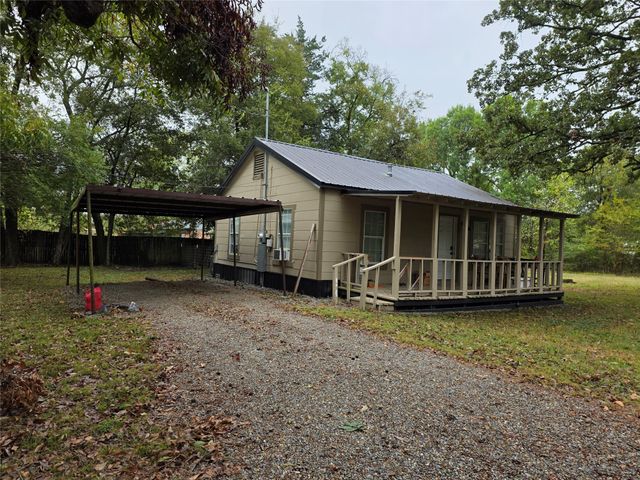 240 S College Street, Deport, TX 75435