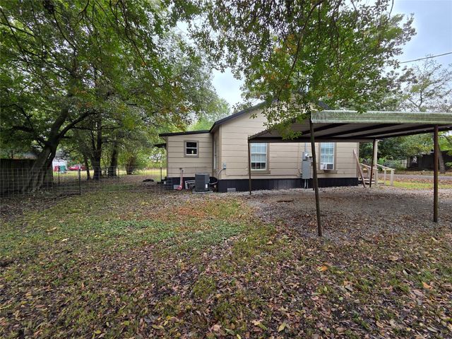 240 S College Street, Deport, TX 75435