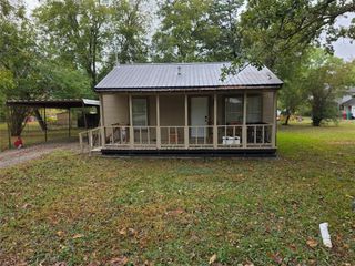 240 S College Street, Deport, TX 75435