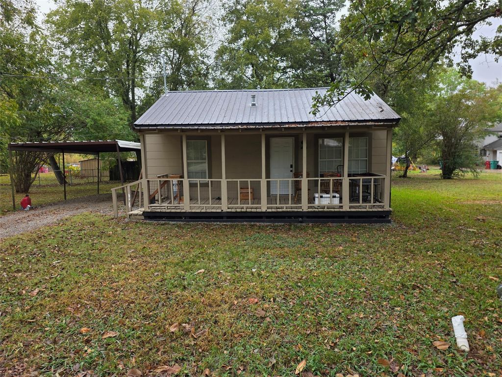 240 S College Street, Deport, TX 75435