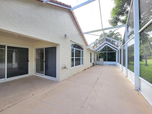 3041 Casa Rio Court, Riviera Beach, FL 33418