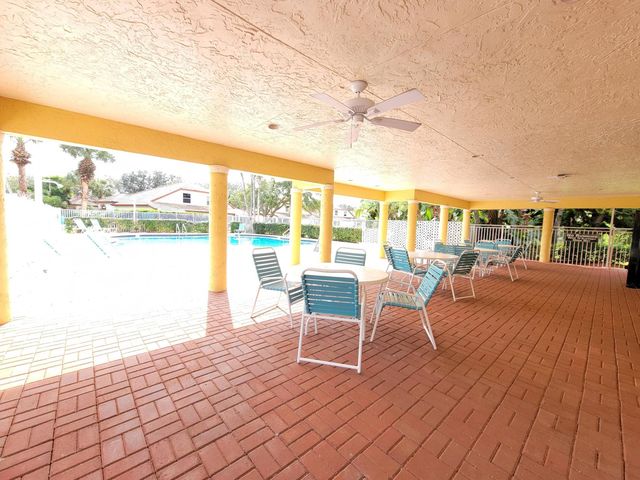 3041 Casa Rio Court, Riviera Beach, FL 33418