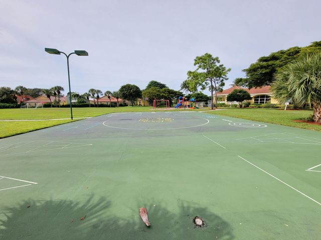 3041 Casa Rio Court, Riviera Beach, FL 33418