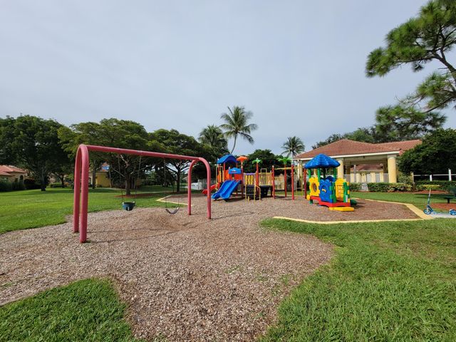3041 Casa Rio Court, Riviera Beach, FL 33418