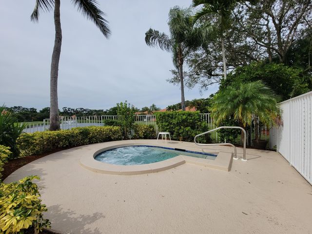 3041 Casa Rio Court, Riviera Beach, FL 33418