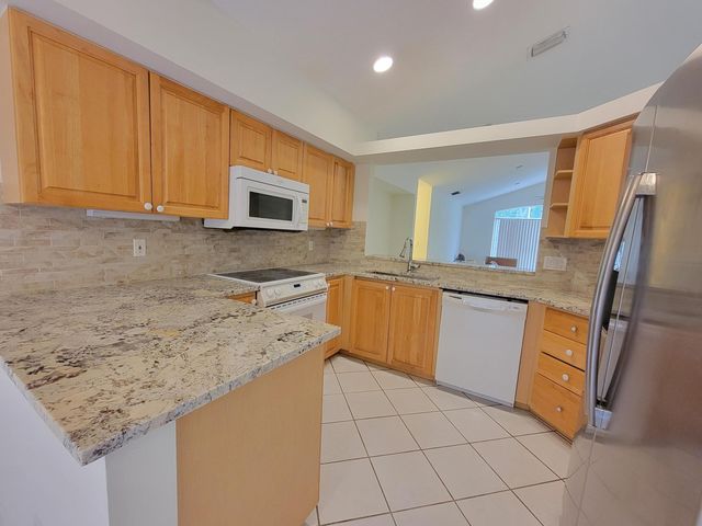 3041 Casa Rio Court, Riviera Beach, FL 33418