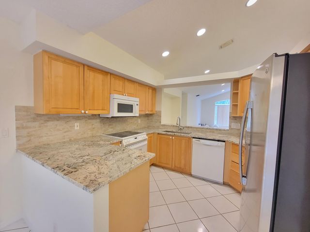 3041 Casa Rio Court, Riviera Beach, FL 33418