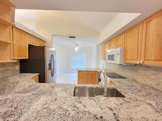 3041 Casa Rio Court, Riviera Beach, FL 33418