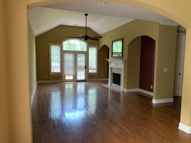 136 Nickolas Cir, Lebanon, TN 37087