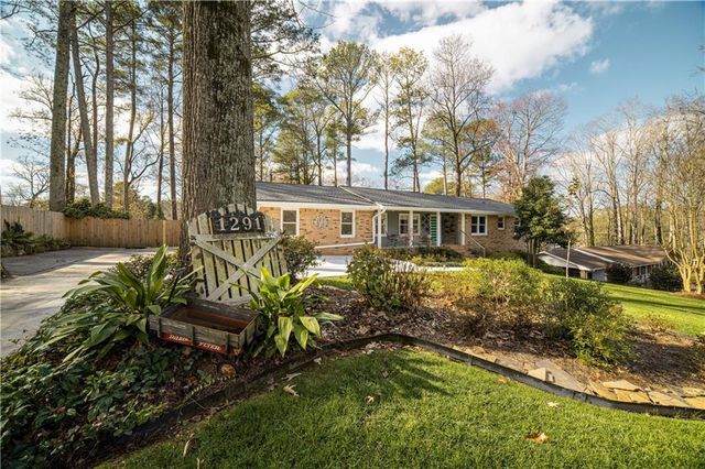 1291 Mary Dale SW Drive, Lilburn, GA 30047