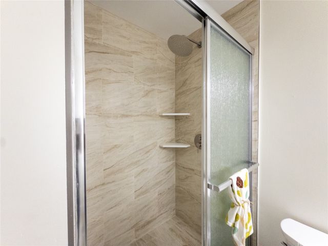 425 Ena Road 607C, Honolulu, HI 96815