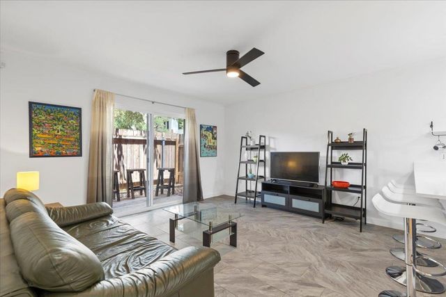 1422 Collier ST 103, Austin, TX 78704