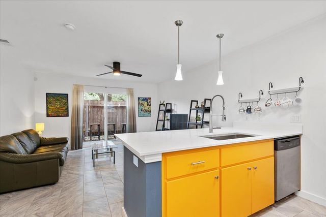 1422 Collier ST 103, Austin, TX 78704