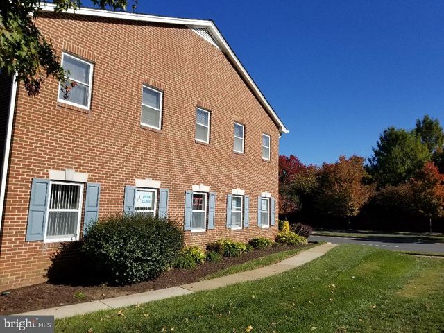 4248 CHAIN BRIDGE RD #B, Fairfax, VA 22030