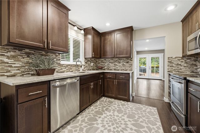 6911 Vandermark Road E, Bonney Lake, WA 98391