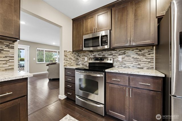 6911 Vandermark Road E, Bonney Lake, WA 98391