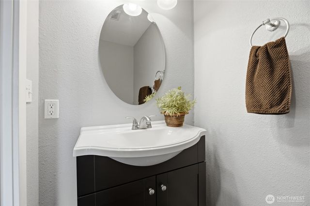 6911 Vandermark Road E, Bonney Lake, WA 98391
