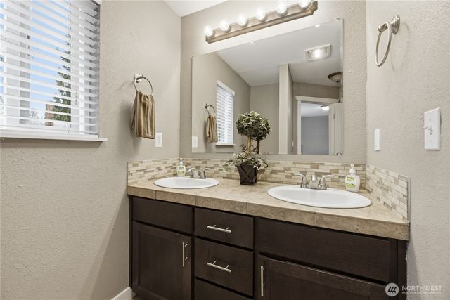 6911 Vandermark Road E, Bonney Lake, WA 98391