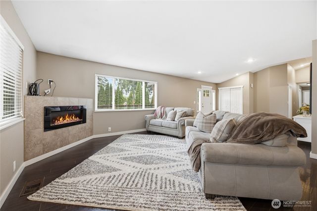 6911 Vandermark Road E, Bonney Lake, WA 98391