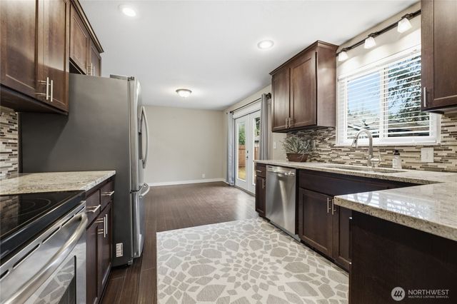 6911 Vandermark Road E, Bonney Lake, WA 98391