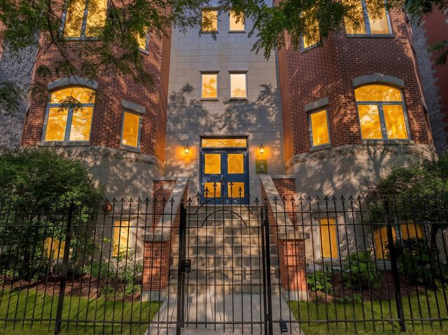 2625 N Ashland Avenue 1A, Chicago, IL 60614