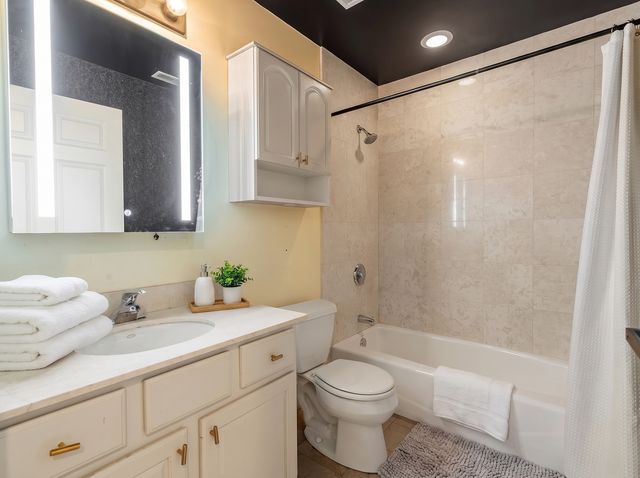 2625 N Ashland Avenue 1A, Chicago, IL 60614