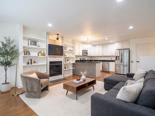 2625 N Ashland Avenue 1A, Chicago, IL 60614