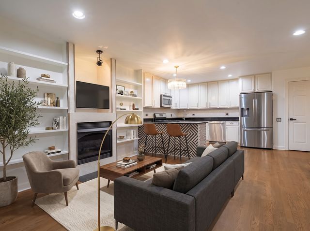 2625 N Ashland Avenue 1A, Chicago, IL 60614