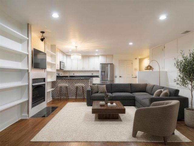 2625 N Ashland Avenue 1A, Chicago, IL 60614