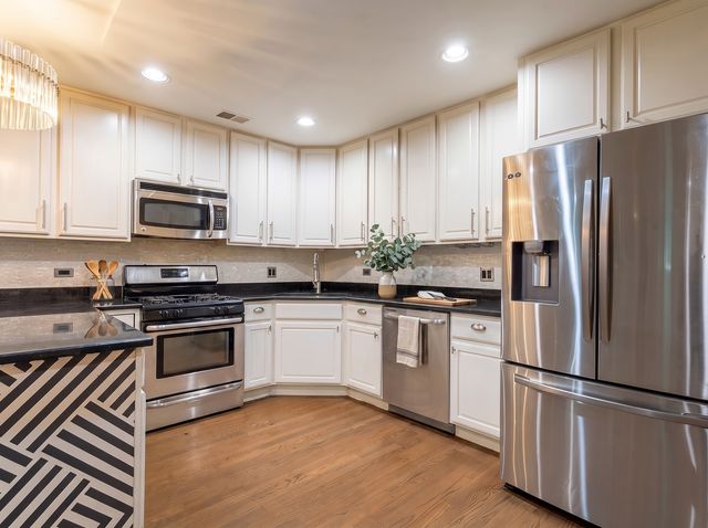 2625 N Ashland Avenue 1A, Chicago, IL 60614
