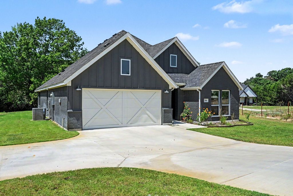 2044 Redemption Drive, Weatherford, TX 76088