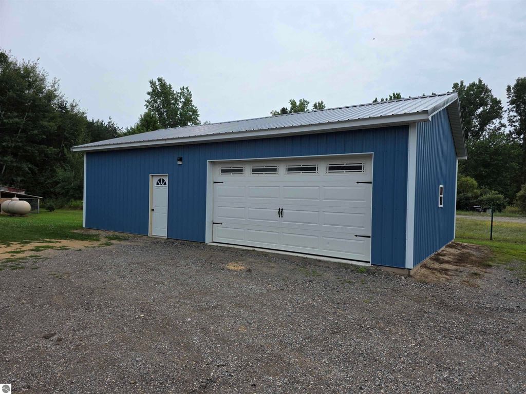 Image 37 of property listing at 5277 S Wise Road, Shepherd, MI 48883