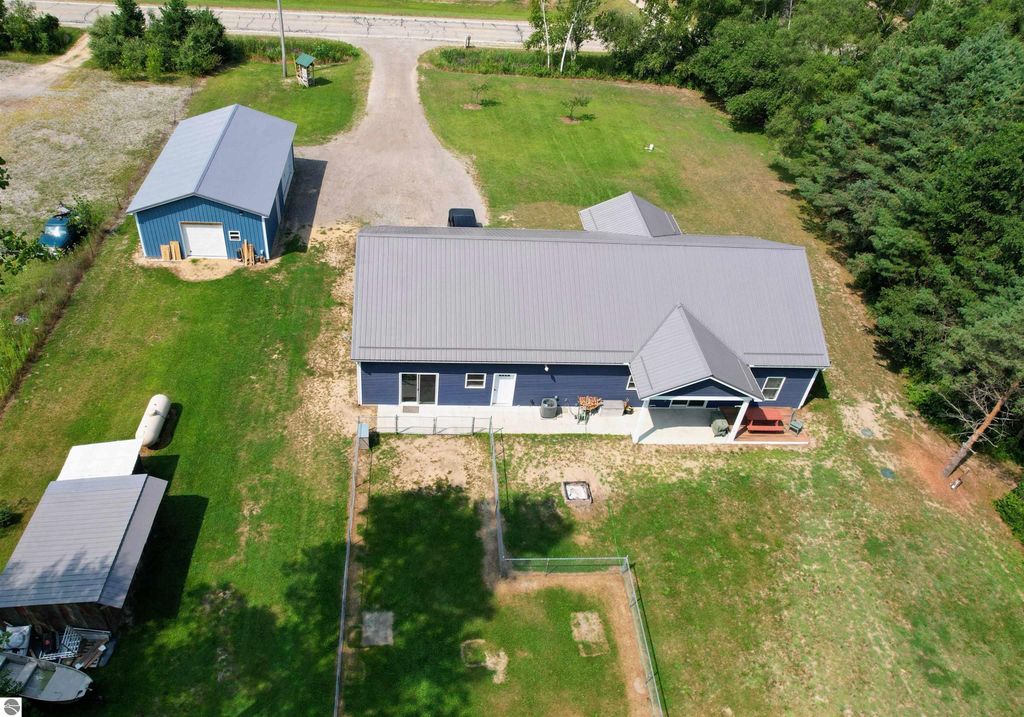 Image 38 of property listing at 5277 S Wise Road, Shepherd, MI 48883